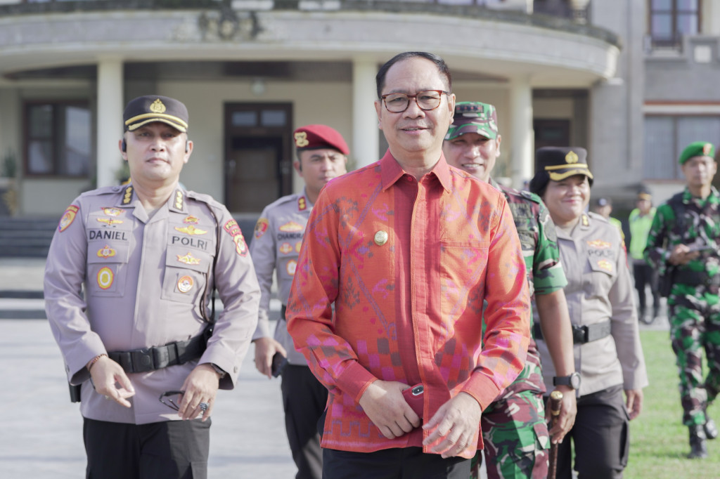 Hadiri Apel Pergeseran Pasukan Operasi Mantap Brata Agung 2023-2024  Wabup Suiasa Harapkan Pemilu Bisa Berjalan Demokratis